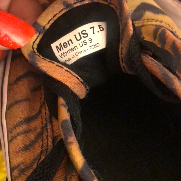 Vans - Picture 2 of 3